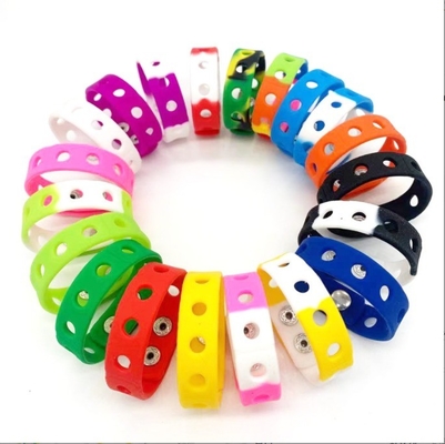 Gepersonaliseerde siliconen rubber polsband Armband met gaten Aanpasbaar en duurzaam