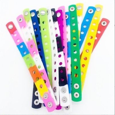 Gepersonaliseerde siliconen rubber polsband Armband met gaten Aanpasbaar en duurzaam