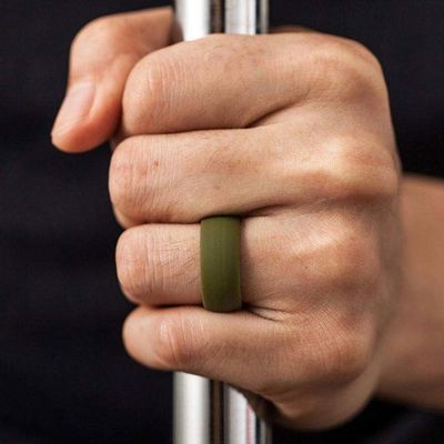 Custom Design Eco-vriendelijke siliconen rubberen vingerring Flexibele en duurzame trouwband