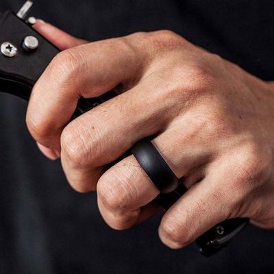 Custom Design Eco-vriendelijke siliconen rubberen vingerring Flexibele en duurzame trouwband