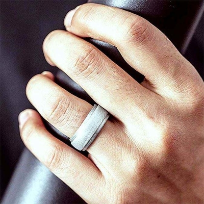 Silikonen trouwring voor mannen 4 pakketten Singles Step Edge Sleek Design Metalen Zwart en Camo