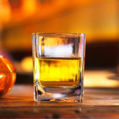 Whiskey Wedge Glas voor Huishouden Huis Hotel Bar Vierkante Glasbeker Klaar om te verzenden 1 stuk