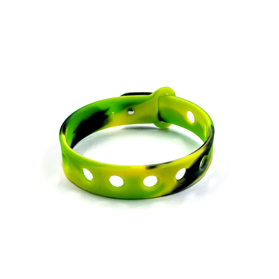 Gepersonaliseerde multi-kleurige siliconen polsband voor kinderen met gaten voor amuletten door vormgeving