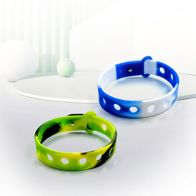Op maat gemaakte vormverwerkingsservice Silicone armbanden voor kinderfeestcadeautjes