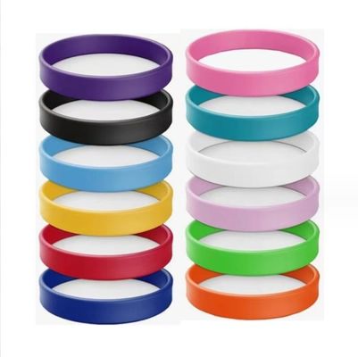 Gebruikersvriendelijk geïmpregneerde kleur gevulde siliconen polsband met logo