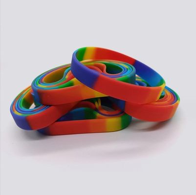 Gebruikersvriendelijk geïmpregneerde kleur gevulde siliconen polsband met logo